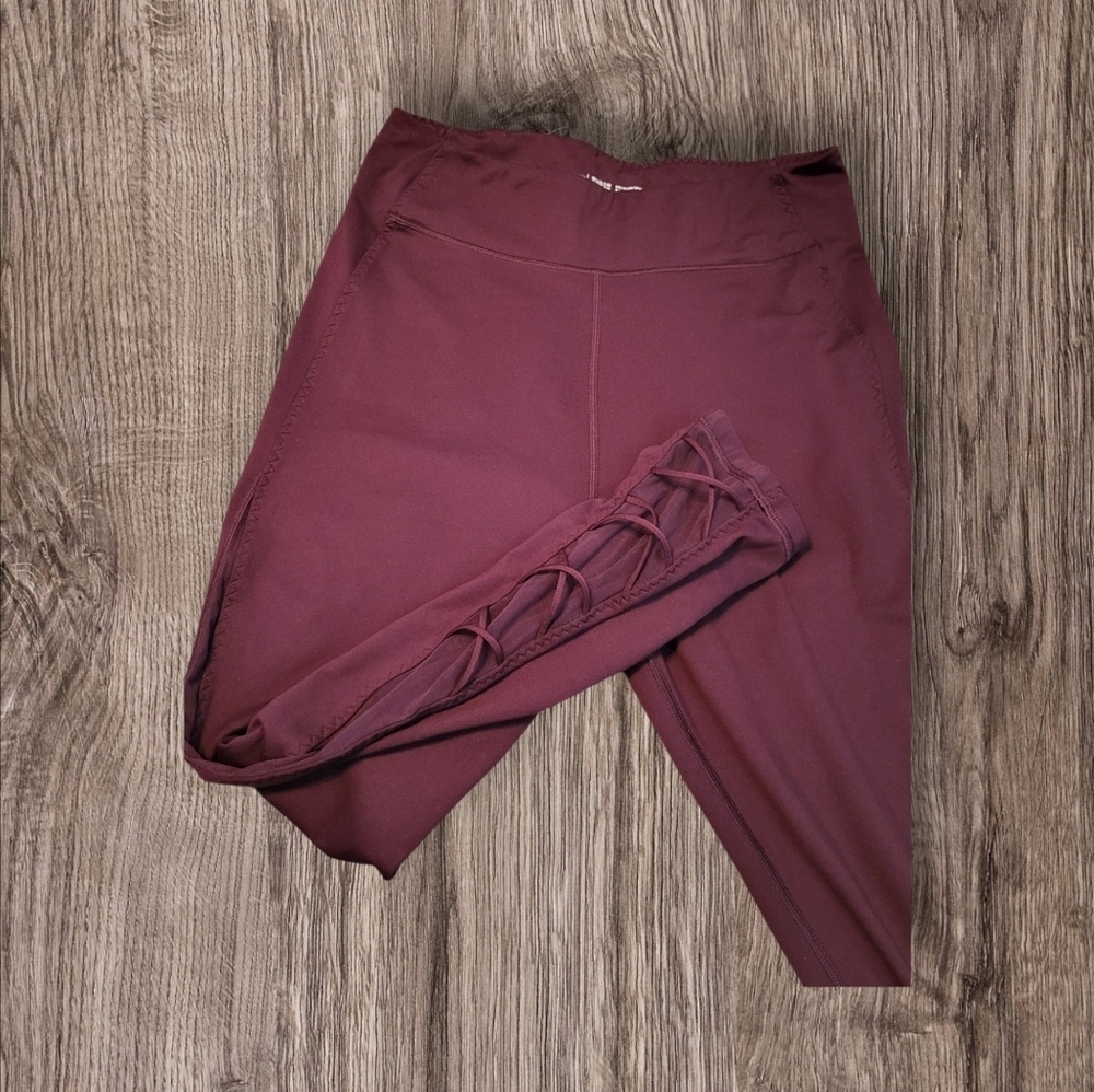 CLEARANCE! Victoria's Secret Burgundy Leggings, Large, Cute Leg Detail, Like New - Picture 3 of 6